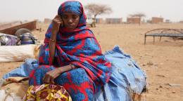 Des centaines de personnes sont déplacées par les violences au nord du Burkina Faso et d'autres civils ont franchi les frontières maliennes.