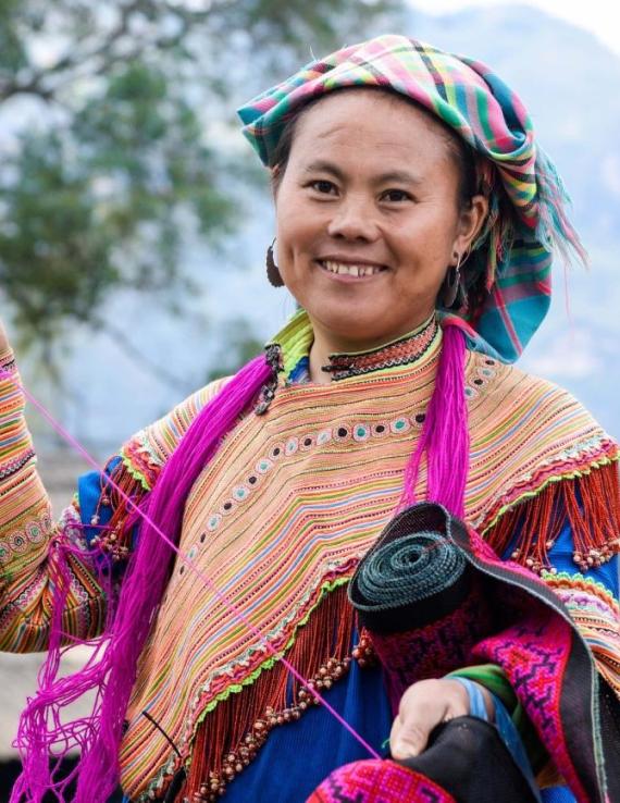 Woman in traditional Việt Namese dress
