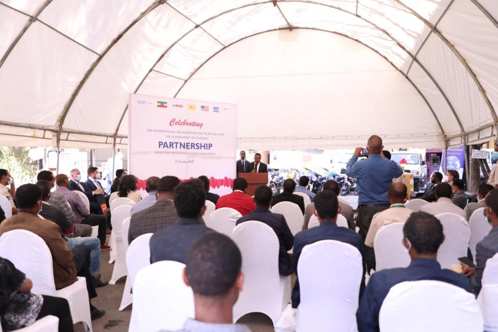 Le Directeur général de l’INVEA, Mujib Jemal, s'adresse à l’assistance lors d'une cérémonie organisée à Addis Abeba le 13 janvier et exprime sa gratitude pour le travail accompli de l'OIM pour aider l’INVEA à atteindre ses objectifs. 