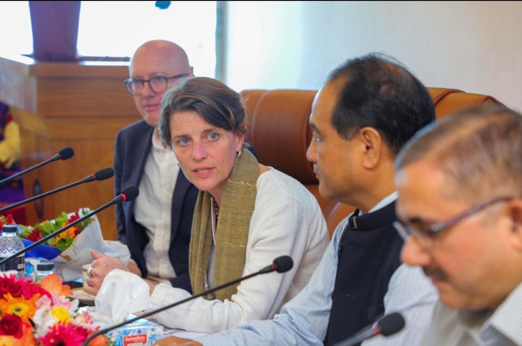 Resident Coordinator in Bangladesh Gwyn Lewis talking with officials