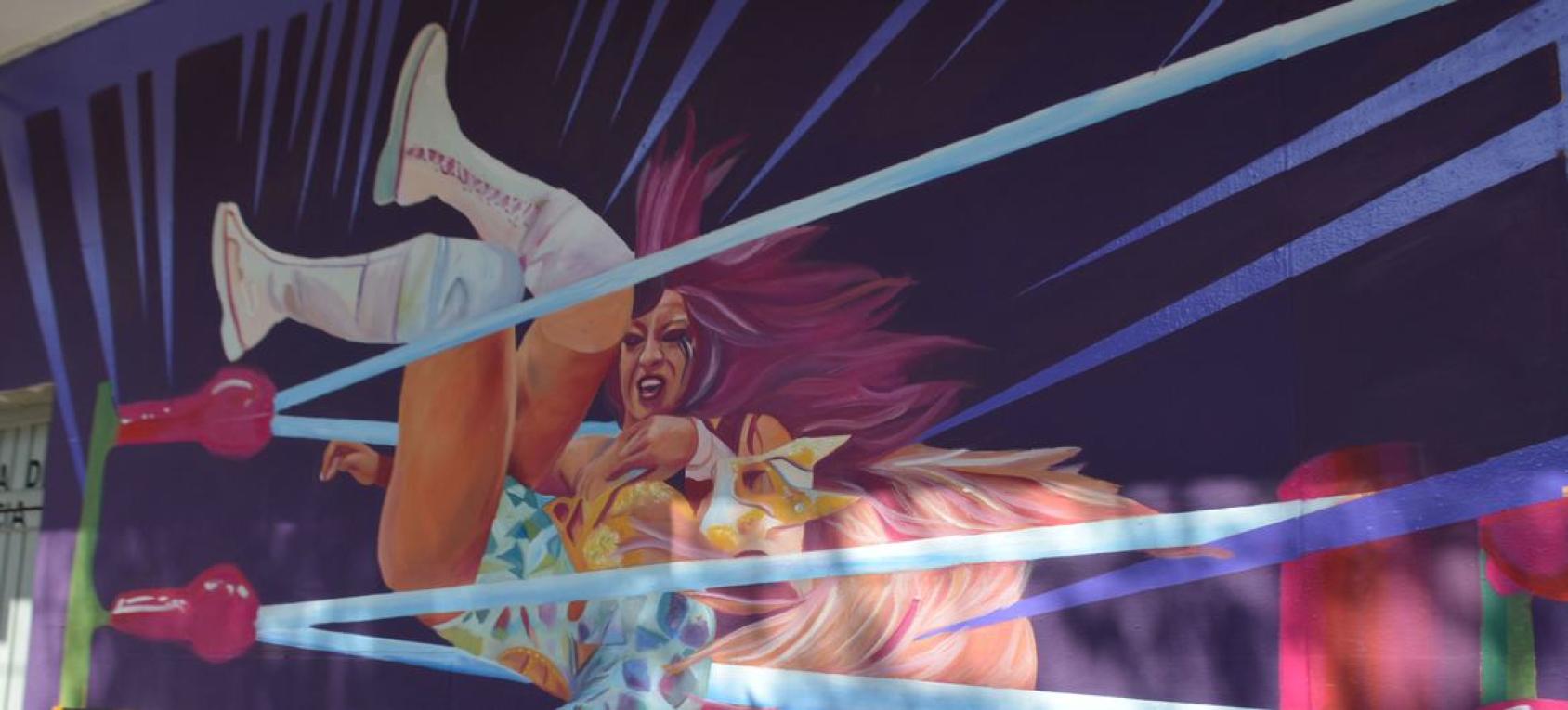 Mural "La lucha no sólo está en el ring", situado en la fachada principal de la Arena México, en Ciudad de México.