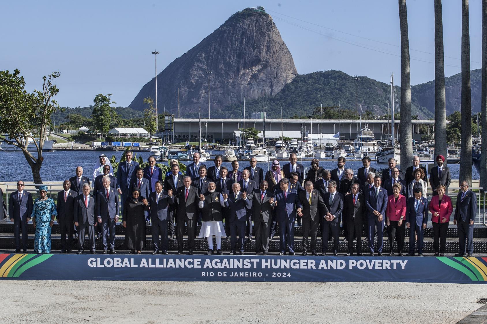 A group photo of delegates in formal suits gathered in Brazil 