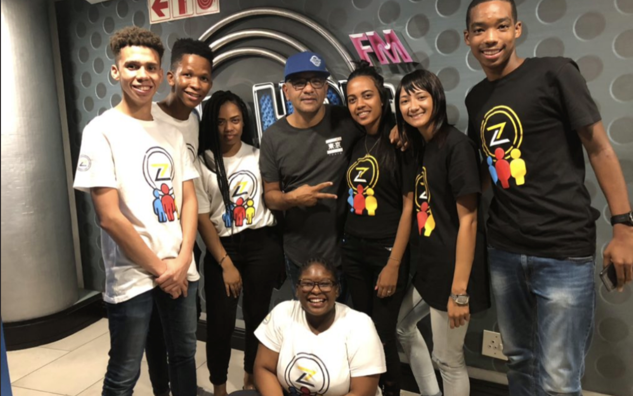 ألان (إلى اليسار) في ورشة عمل Zlto مع مطوري التطبيقات في كيب تاون في مارس 2020.