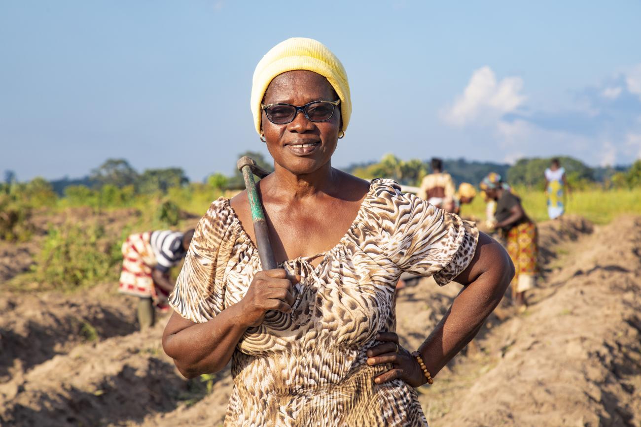 Légende: Yao Adjoua Thérèse, Secrétaire générale de l'Union de coopératives Les Moissonneurs. Un exemple inspirant de l'autonomisation des femmes entrepreneures en Afrique grâce à des projets d'appui comme AFAWA. Photo : © ONU Femmes/Stephane Joel Dah