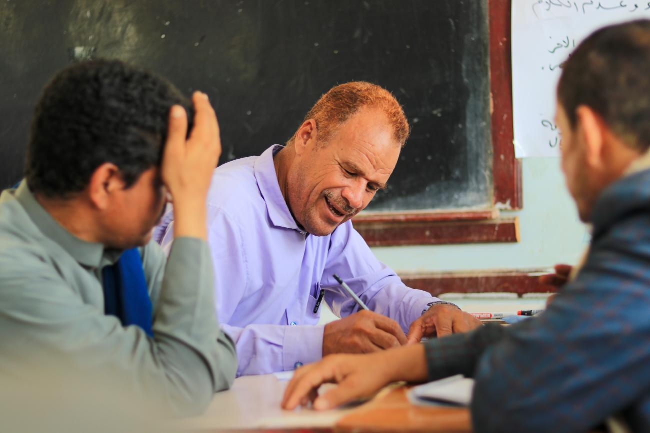  عنوان الصورة: أفراد المجتمع يتعلمون أدوات فعالة للحل السلمي للنزاعات في مجتمعاتهم، حجة. صورة: © برنامج الأمم المتحدة الإنمائي في اليمن / 2023