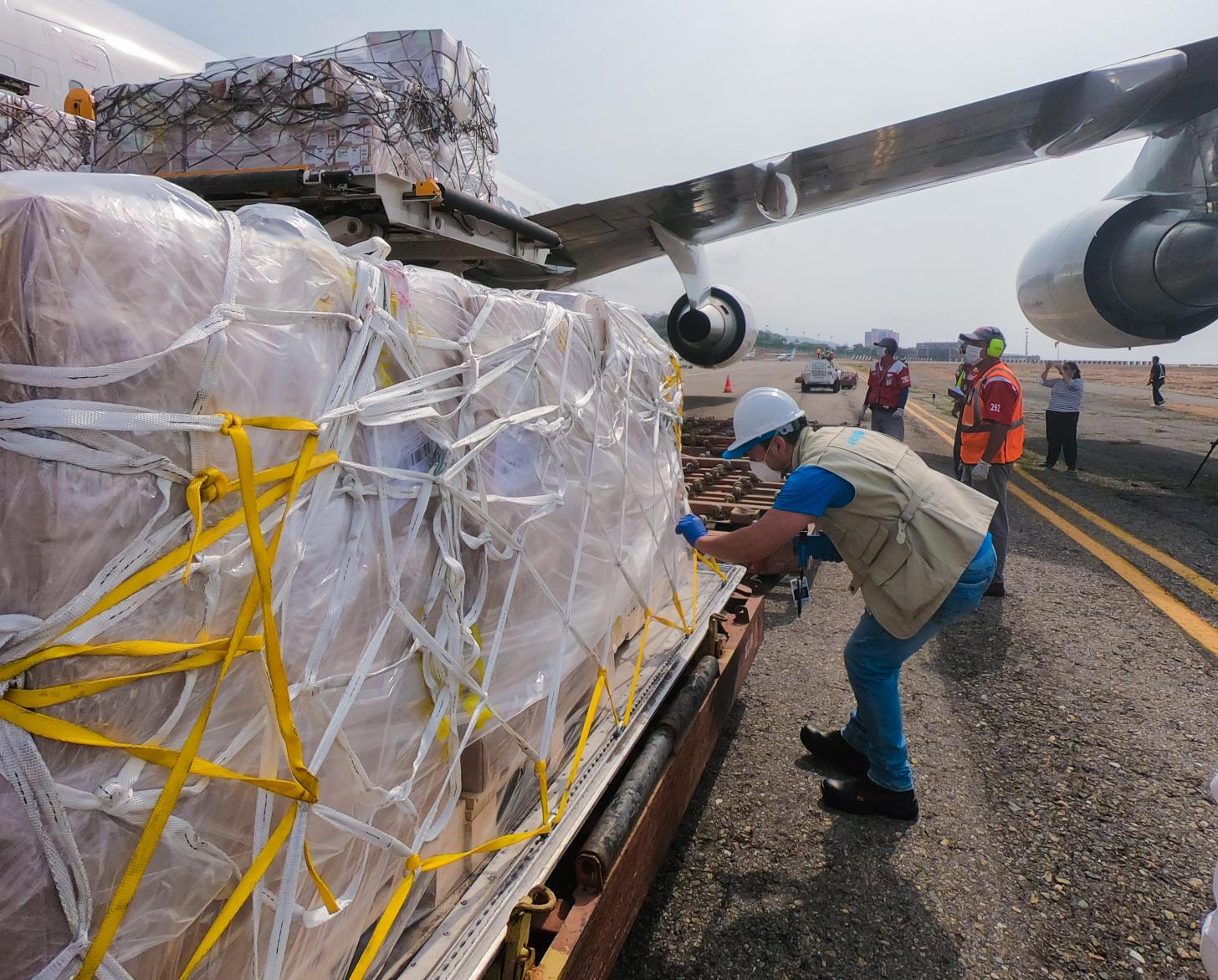 A plane, managed by UNICEF, arrived in the country with 90 tons of supplies for the care of the most vulnerable children, adolescents, and women, in the context of the # COVID-19 pandemic.