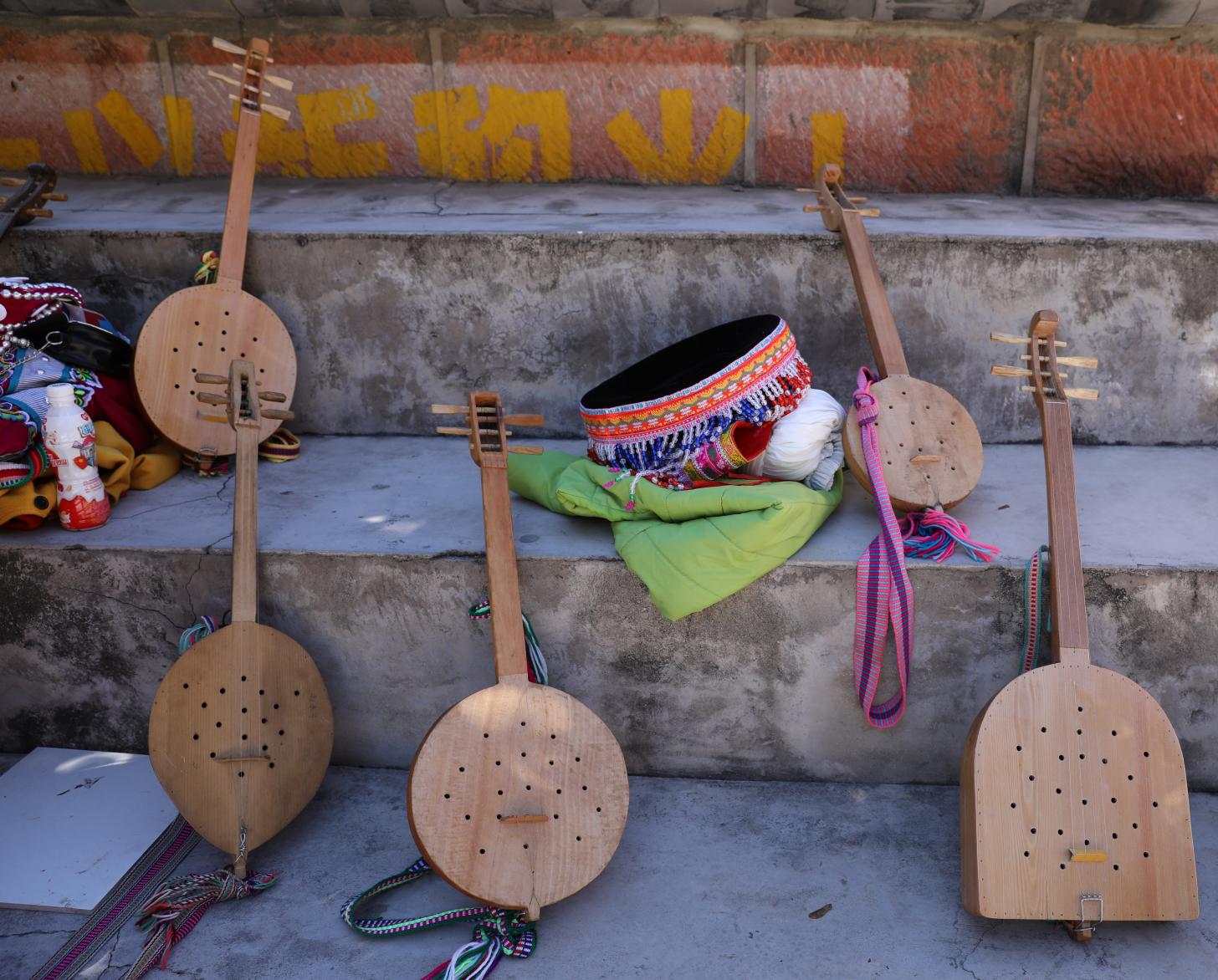 آلة ليسو الموسيقية التقليدية كيبان هي آلة وترية قديمة أشير إليها في الفلكلور.