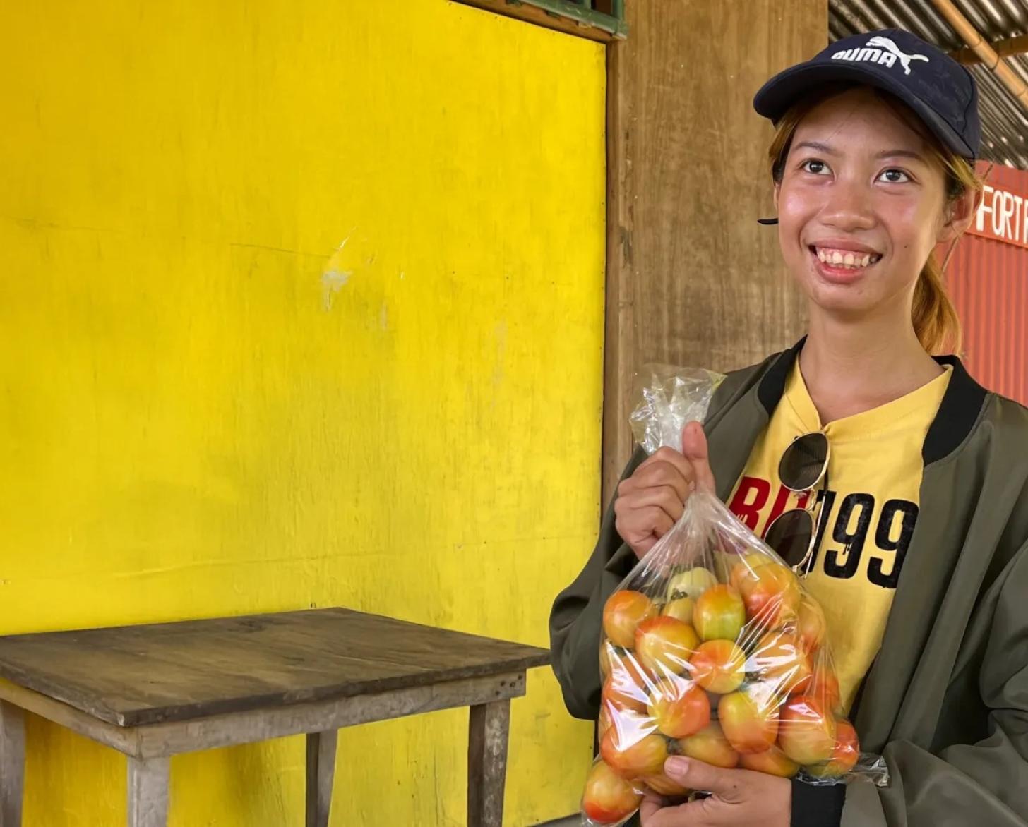 Maria Joyce Escosa packs the organic tomatoes she has just harvested.