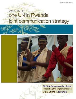 Portada del documento con fondo azul, verde y blanco, y una imagen de tres jóvenes tocando instrumentos.